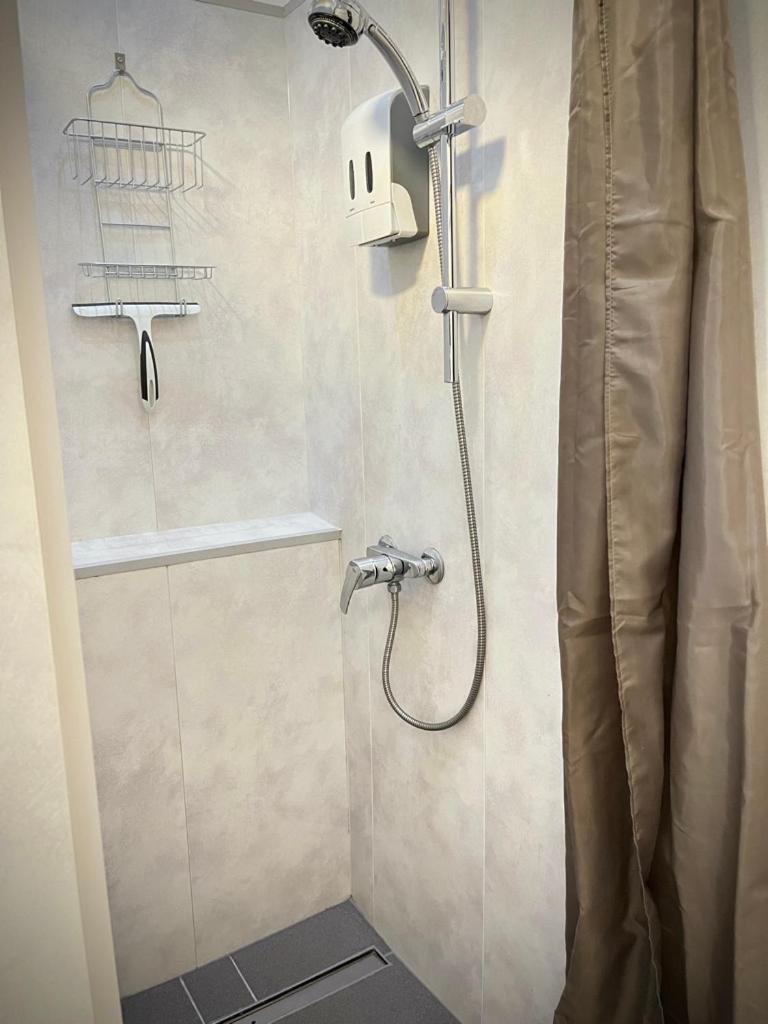 Living At Saarpartments -Adultsonly- 2 Bedrooms, Kitchen- Business & Holiday Apartments For Long- And Short Term Stay, 3 Min To Train-Station, Secure E-Bike Parking! Saarbrücken Zewnętrze zdjęcie
